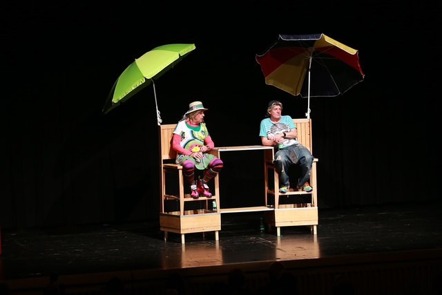 Geben zum Abschied in der Bezirkssporthalle ihr aktuelles Programm zum Besten: Dietlinde und Hans Wernerle. | Foto: Köck