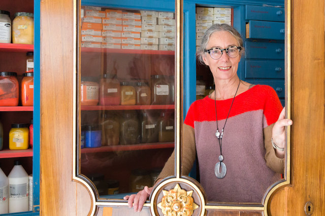 Seit 1994 betreibt die zweifache Mutter ihr Atelier in der Jakoministraße 9. Daneben unterrichtet Erika Thümmel an der FH Joanneum in den Studien Informationsdesign und Ausstellungsdesign. | Foto: Jorj Konstantinov