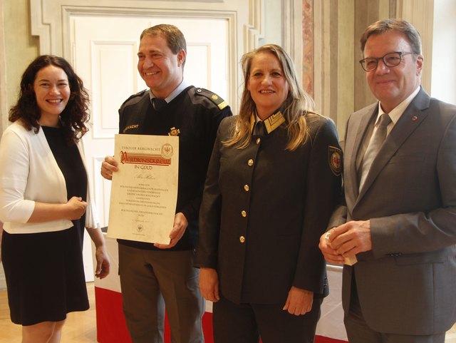 v.l.: LHStvin Ingrid Felipe, Alois Holzer (Bezirksleiter-Stv Lienz), Landesleiterin Gabi Pfurtscheller und LH Günther Platter. | Foto: Land Tirol