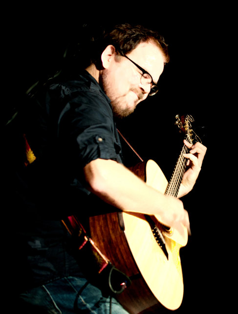 Marco Schilling 440 28.08.2011 Hemsbach Kulturbuehne Max / Gitarrenkonzert /Don Ross & Brooke Miller