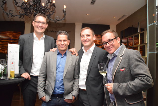 Von links: Rober Hebling (Verkaufsleiter Bacardi Österreich), Romed Pult (Besitzer Katapult Sölden), Bernhard Konitz (Verkaufsleiter Schweppes Österreich) und Manuel Schwaiger (Morandell Tirol)
