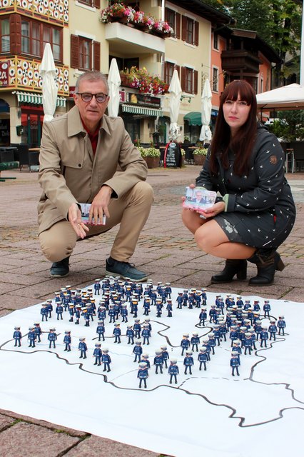 Bei der Straßenaktion: Walter Steidl und Barbara Thöny. | Foto: SPÖ
