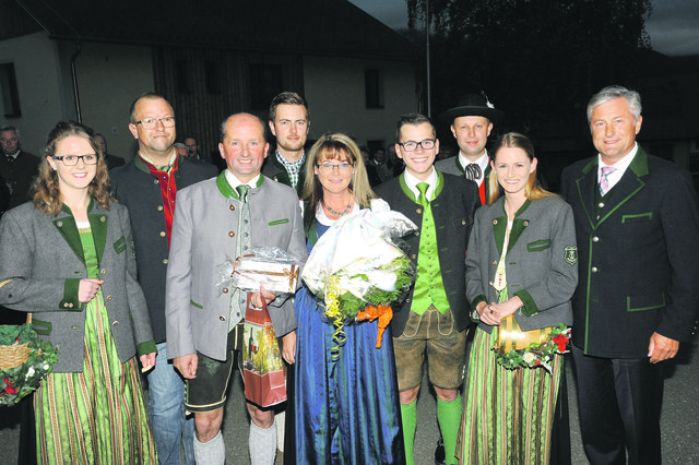 Mit Gattin Heidi, Tochter Christina und Sohn Stefan feierte Bürgermeister Gerhard Stolz seinen Fünfziger, dessen Ablauf von Vizebürgermeister Herbert Siebenhofer geleitet wurde. | Foto: Waldhuber