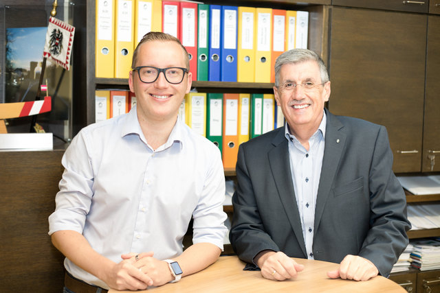 Bürgermeister Peter Schröder (rechts) mit seinem neuen zweiten Vize, Georg Djundja. | Foto: SPÖ Oberndorf/Rieger