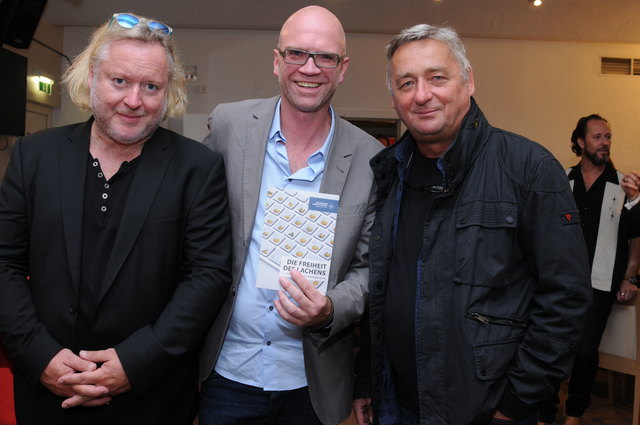 Comedy-Spezialist Thorsten Sievert hatte die Idee für den Komödienwettbewerb – die beiden Schauspieler und Kabarettisten Gregor Seberg und Andreas Vitasek fungierten am ersten Abend als Kommentatoren zu den Texten.