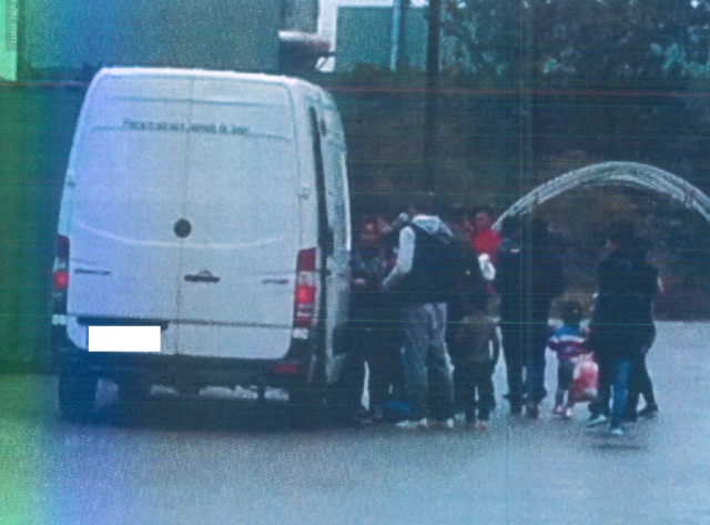 In Wien wurden die Flüchtlinge aus dem Wagen geholt | Foto: LPDNÖ