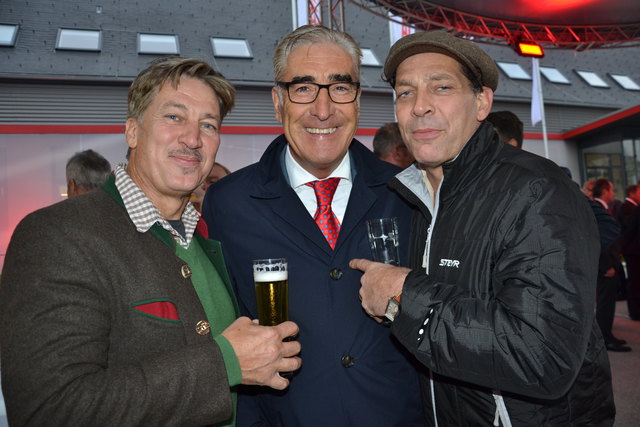 Logistik Unternehmer Hannes Hödelmayr mit den Schauspieler Brüderpaar Tobias Moretti und Gregor Bloeb.