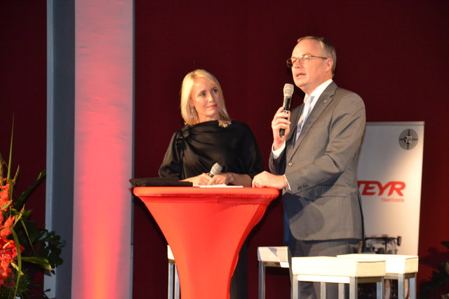 ORF Moderatorin Jutta Mocuba führte gekonnt durch den Abend, im Bild mit Landeshauptfrau Stellv. Stephan Pernkopf