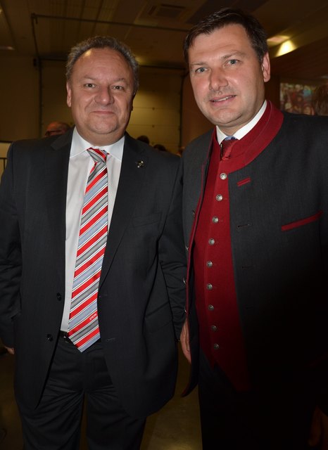 Der neue Vize Präsident und Generalmanager von Europa, Middle East und Afrika Thierry Panadero im Gespräch mit Bundesrat Andreas Pum