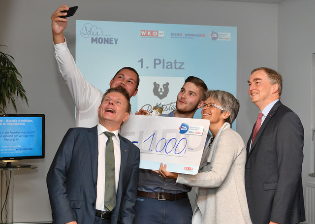 Selfie voller Siegerlächeln: Das St. Pöltner Jungunternehmen Bärnstein wurde für den besten Businessplan des Landes von der Wirtschaftskammer Niederösterreich ausgezeichnet