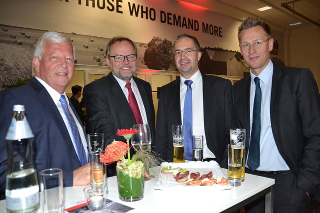 von li.: der ehemalige Bauernbund Präsident Jakob Auer, Generaldir. der OÖ Versicherung Josef Stockinger,..............und Bezirksrundschau Chefredakteur Thomas Winkler