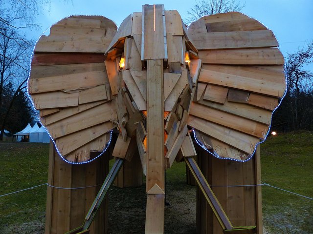 Der riesige Holz-Elefant vom Waldklang Anif im Jahr 2016