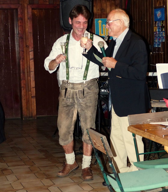 Martin spendierte jedem Besucher ein Glas Sekt