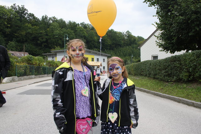 Anja und Sandra Bertl hatten viel Spaß am Dirdlkirtag | Foto: Schweller