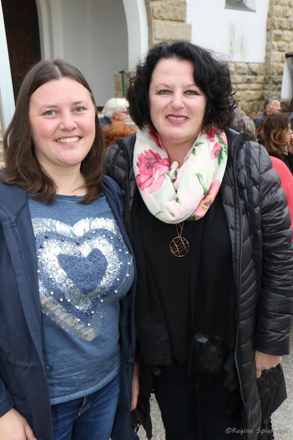 Marlene mit Mutter Ingrid Trenker die das Pressbaumer Klimafest auch einmal besuchen wollte.
