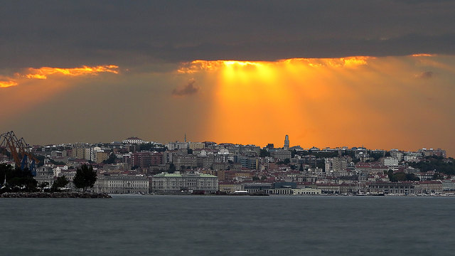 Sonnenaufgang über der Stadt