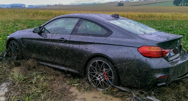 Die Feuerwehr Neulengbach-Stadt war über eine Stunde im Einsatz, um die Unfallfahrzeuge zu bergen. | Foto: FF Neulengbach-Stadt