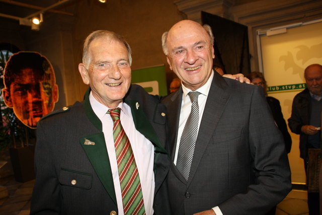 Club Steiermark-Obmann Walter Hiesel und Club-Niederösterreich Präsident Erwin Pröll machen gemeinsame Sache für den guten Zweck.