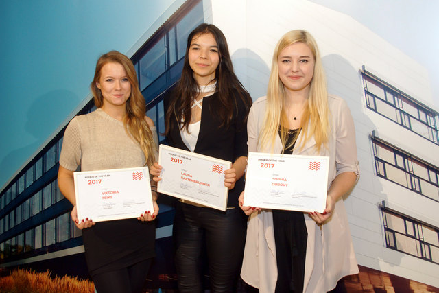 Die Zweitplatzierte Viktoria Feiks, „Rookie of the Year“ Laura Kaltenbrunner und die Drittplatzierte Sophia Dubovy | Foto: Viktor Nezhyba