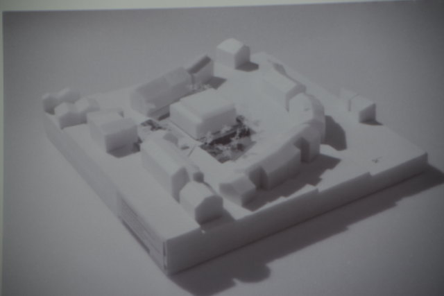 Laut dem Entwurf des Architekten gibt es einen kompakten Baukörper mit einer angrenzenden Freifläche von 380 Quadratmetern.
