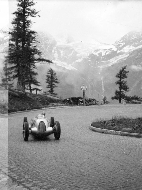 Hans Stuck 1938 im Rennwagen Auto Union Typ C Spezial-Bergrennwagen beim Großen Bergpreis auf der Großglockner Hochalpenstraße. | Foto: passion & legends, Veranstalter, Presseaussendung Großglockner Hochalpenstraßen AG