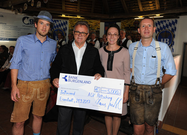 Der ASV Pöttsching erhielt von Landeshauptmann Hans Niessl eine Spende überreicht. | Foto: BLMS