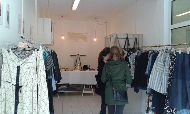 Der kleine Shop in einem Innenhof am Linzer Graben ist zugleich auch Designer-Werkstätte. | Foto: Maria Breitenberger