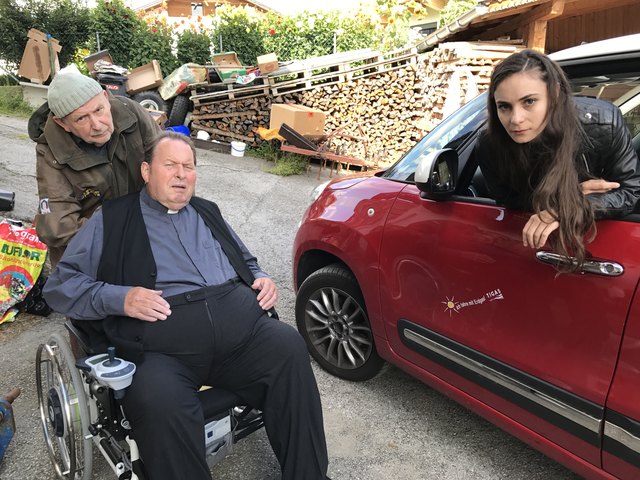 Szenenfoto: Heinz Fitz, Ottfried Fischer und Jasmin Mairhofer | Foto: AVG Filmproduktion