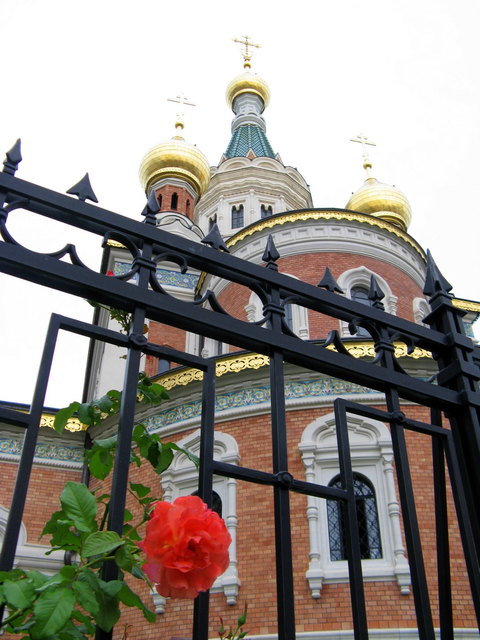 Im 3. Wiener Gemeindebezirk steht diese prächtige Russisch-Orthodoxe Kathedrale zum Heiligen Nikolaus. Die Kirche ist ein Fünfkuppelbau in den traditionellen Formen der russischen Sakralarchitektur, erbaut in den Jahren 1893-99.