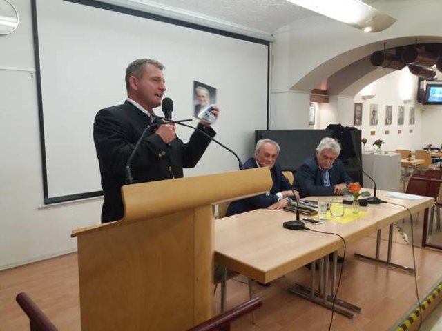 VLÖ-Generalsekretär Norbert Kapeller begrüßte Josef Höchtl und Verleger Herbert Vytiska ganz herzlich im Haus der Heimat. | Foto: VLÖ