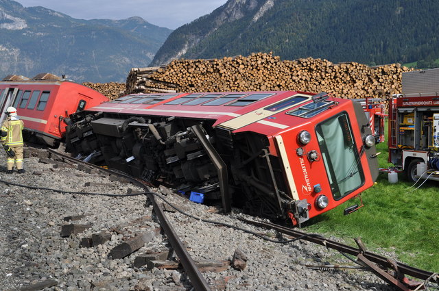 Unfall eines Zuges der Zillertalbahn bei Schlitters - Schwaz
