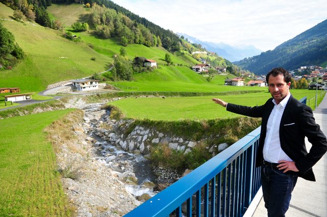 Bgm. Dr. Georg Dornauer freut sich: Der Saigesbach wird im Unterlauf früher als geplant verbaut!