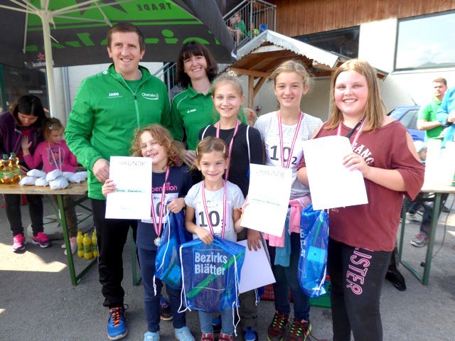 Beim dritten Orientierungslauf des SV Oberalm freuten sich die Kids über Medaillen, Urkunden und Preise.