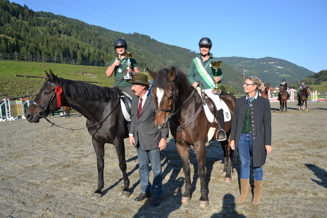Katrin Winkler auf Indian Dreams, Günther Hofmann, Ingeborg Anderle auf Columbus und Brigitte Tentschert (v. l.). | Foto: Moosbrugger, Pferdefreunde Gesäuse