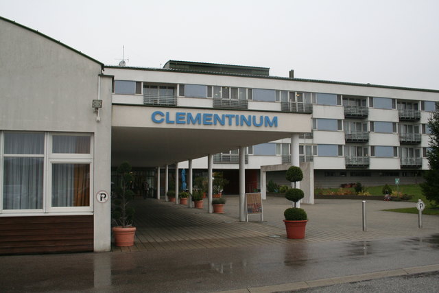 Das "Pflegeheim Clementinum" wird seit über 100 Jahren vom "Haus der Barmherzigkeit" in Kirchstetten betrieben.