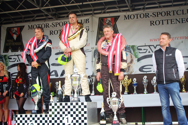 Rallye-Pilot Karl Schagerl feiert von ganz oben. | Foto: Schagerl