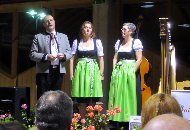 "SaitenStimmen" aus Tirol, herrliche Stimmen, große instrumentale Vilseitigkeit