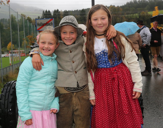 Die Zwillinge Anna, Jonathan und Schwester Diana Jslitzer hatten richtig Spaß beim Bauernmarkt.