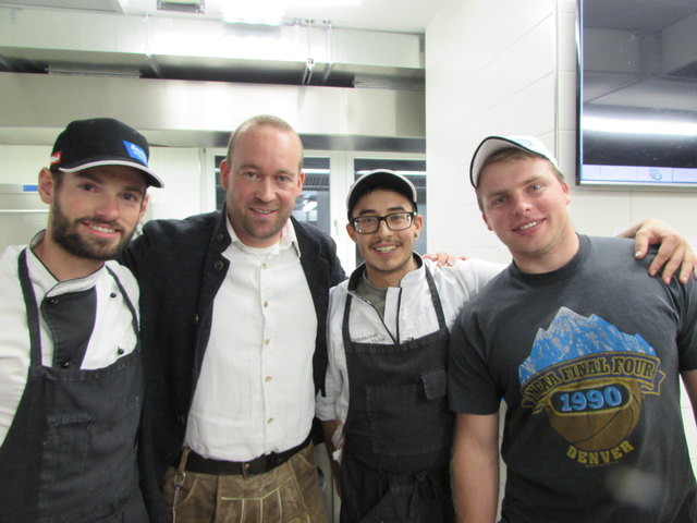 Christian Vlcek, Restaurantleiter Boris Plangger, Dominique Thöni und Jakob Neupauer.