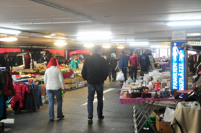 Der CYTA-Flohmarkt findet bei jedem Wetter statt – wenn es regnet, übersiedelt man in die Tiefgarage.