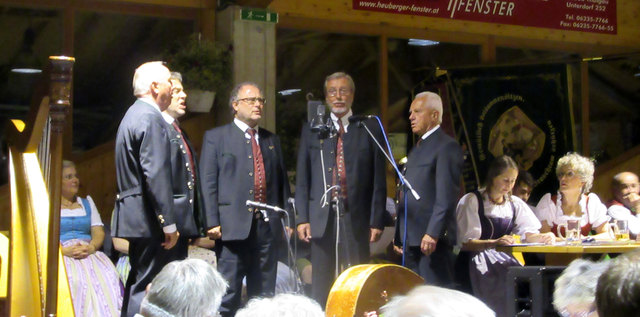 das Salzburger Männerquintett, schöne Stimmen, humorvolle Lieder, reicher Beifall