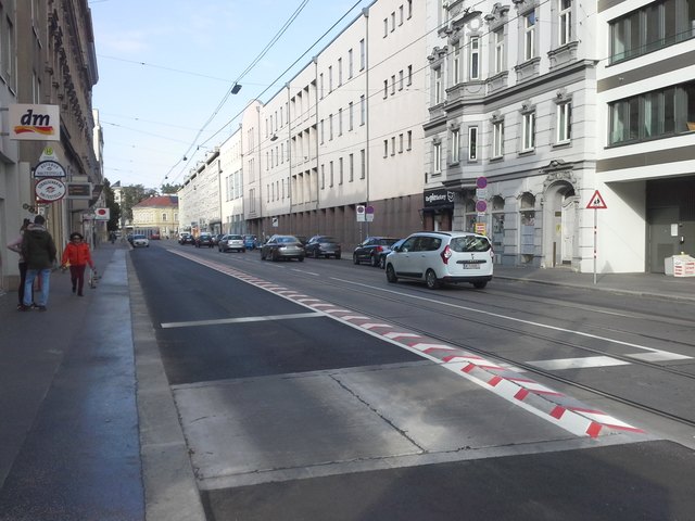 Noch glänzen die farbigen Markierungen ganz frisch.