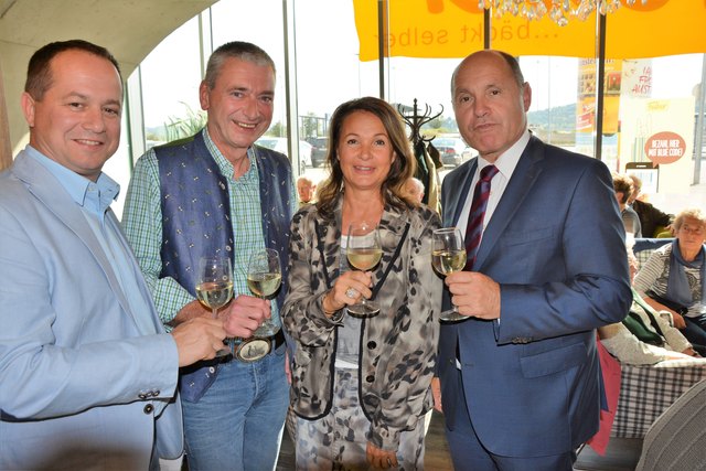 Bürgermeister Georg Hagl und Rudolf Friewald, KommR. Doris Felber und Innenminister Wolfgang Sobotka﻿ | Foto: ÖVP