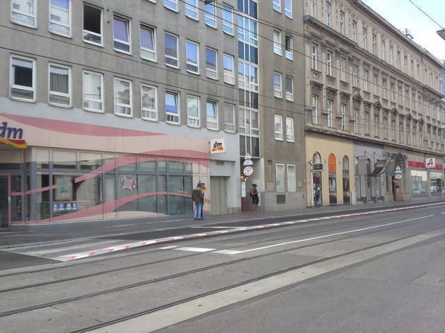 Dank der Länge des Haltestellenkaps wird man auch "bahnsteiggelich" von der Autobuslinie 35A in die Straßenbahnlinie 38 umsteigen können.