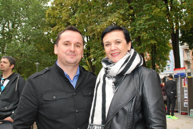 Edina Karac mit ihrem Mann