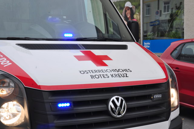 Devote Schlampe im Wiener Biker Clubhaus benutzt Devote Schlampe im Wiener Biker Clubhaus benutzt