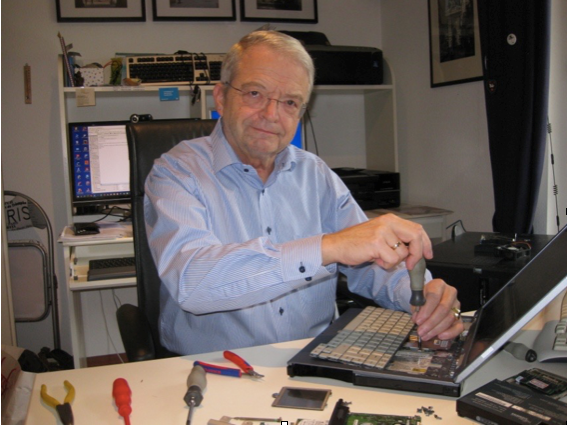 Reinhard Klein bringt die Altgeräte wieder auf Vordermann.