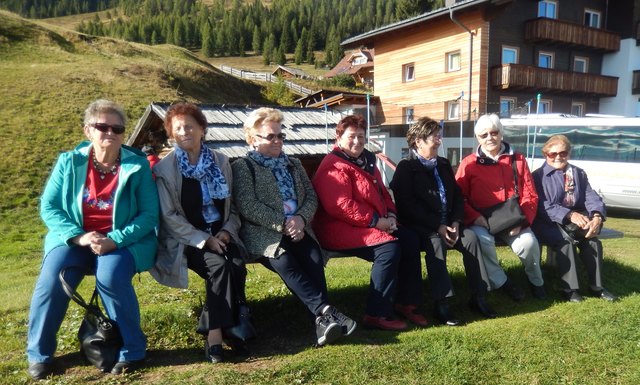 Diemüden Senioren auf der Emberger Alm