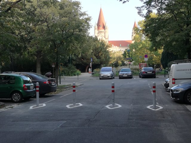 Die Absperrung in der Wehlistraße wurde von der Bezirksvorstehung installiert - eine Diskussion darum vermissen Anrainer und Bezirkspolitik.