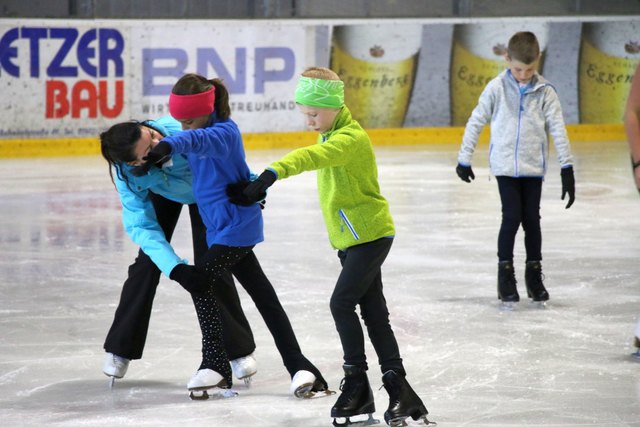 Eislaufen lernen in Eisenstadt – heuer erstmals am überdachten Eislaufplatz im Allsportzentrum